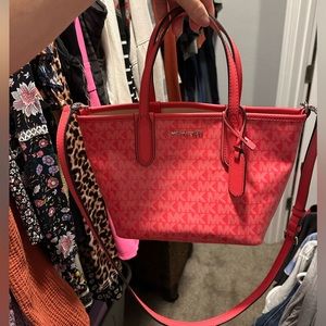 Micheal Kors Pink Hand Bag